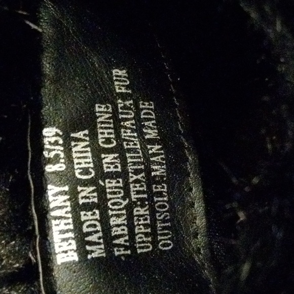 Women's 8 1/2 Black Booties - Picture 6 of 6